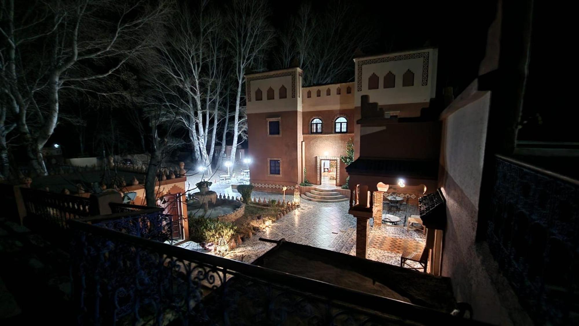 Berbere De La Montagne Hotel Imdiazene Bagian luar foto