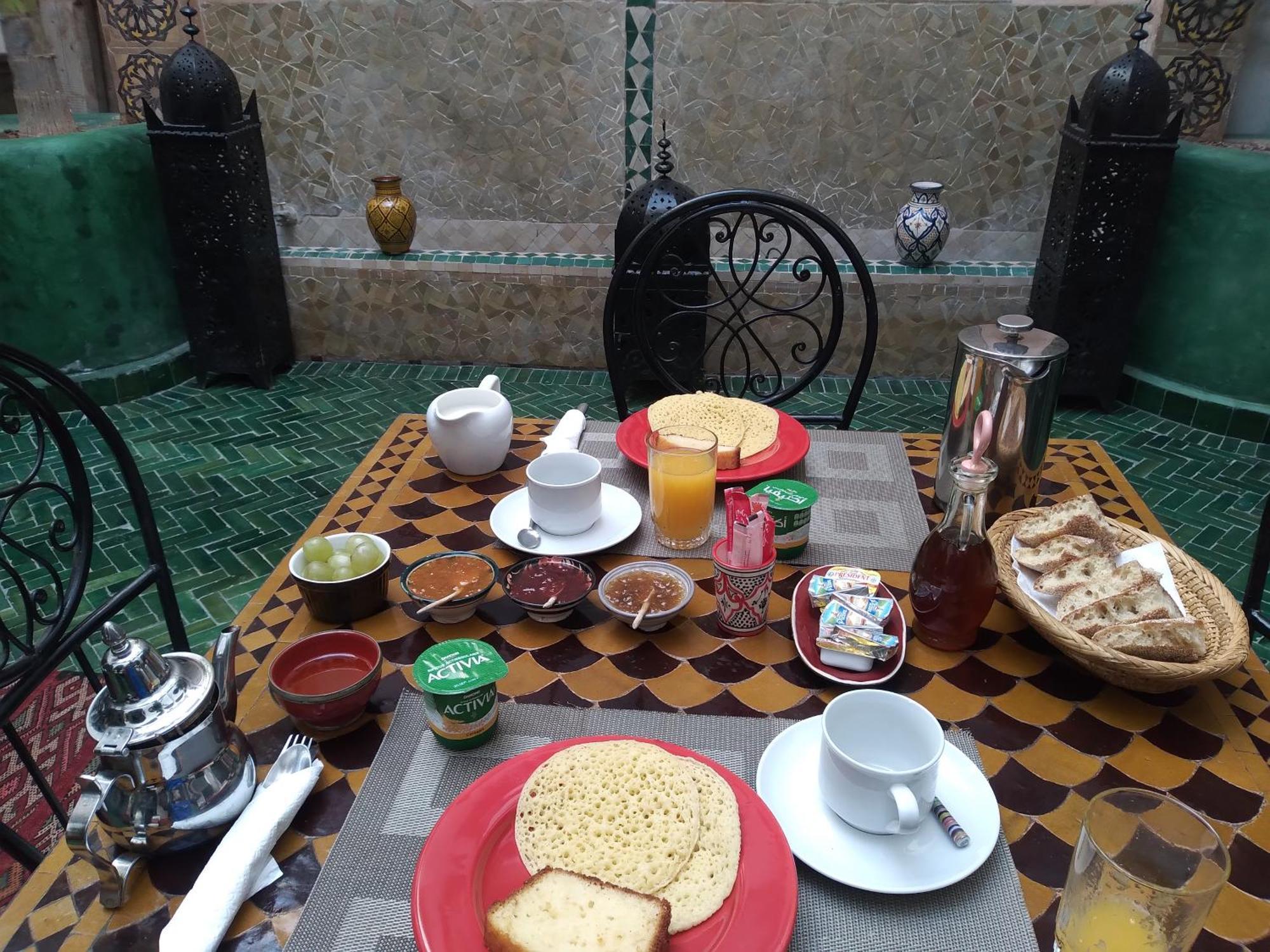Berbere De La Montagne Hotel Imdiazene Bagian luar foto