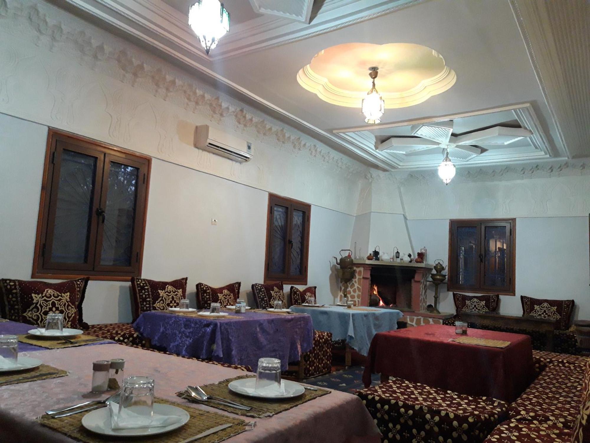 Berbere De La Montagne Hotel Imdiazene Bagian luar foto