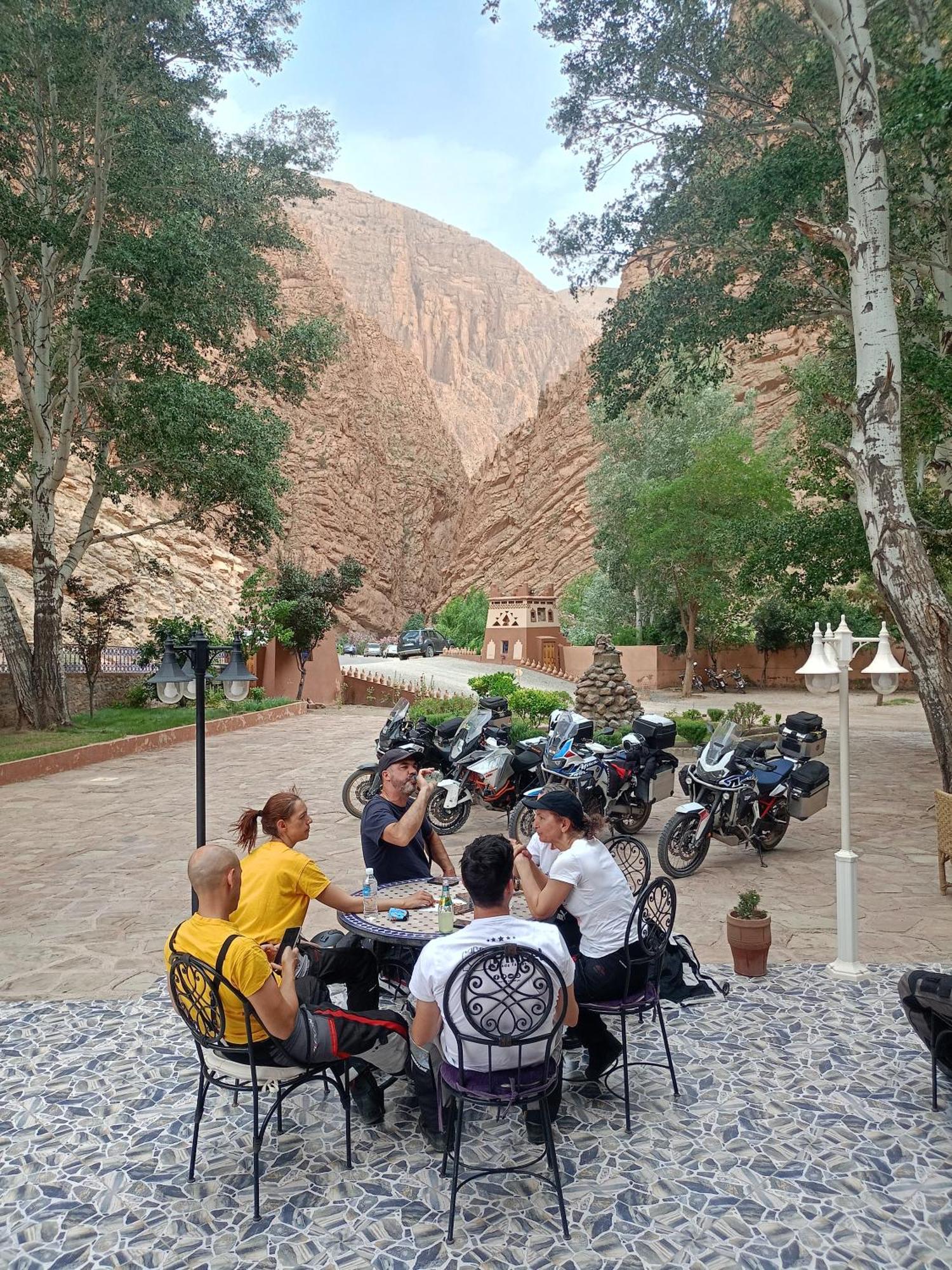 Berbere De La Montagne Hotel Imdiazene Bagian luar foto