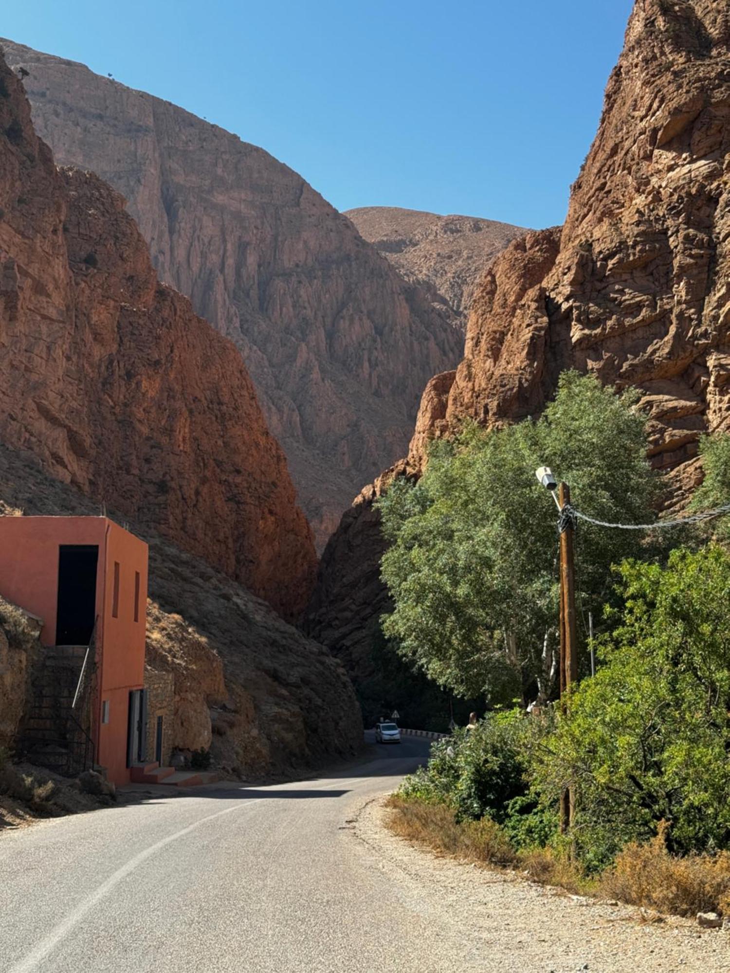 Berbere De La Montagne Hotel Imdiazene Bagian luar foto