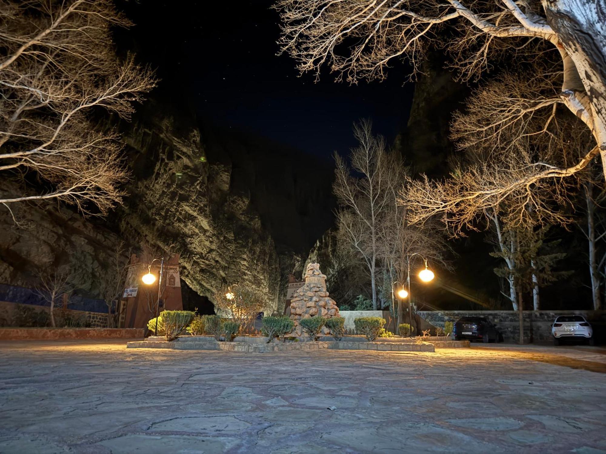 Berbere De La Montagne Hotel Imdiazene Bagian luar foto